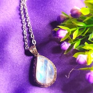 Elegant Silver Moonstone Pendant Necklace